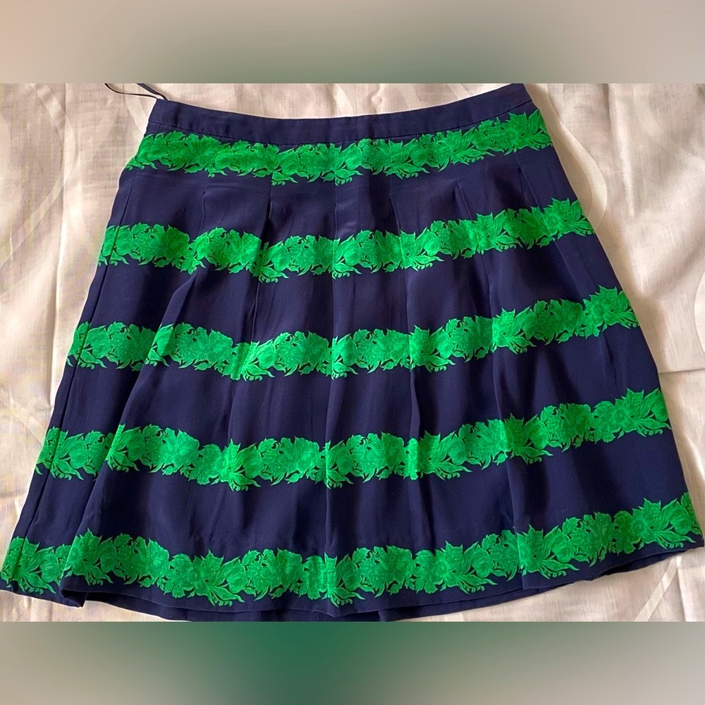 J.Crew Pleated Silk Skirt In Leafy Stripe (navy blue and green) Size 2 - Picture 3 of 6